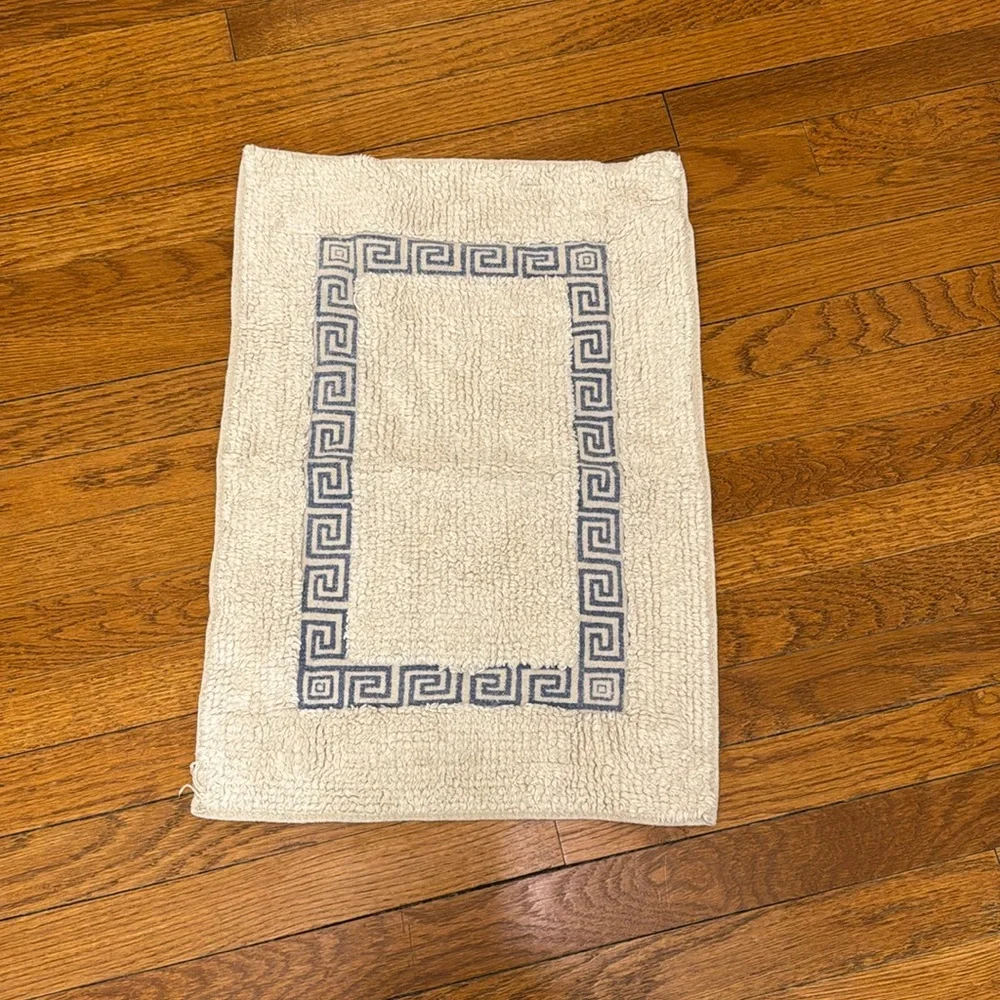Grecian Bathmat. Ivory and Blue. Used.